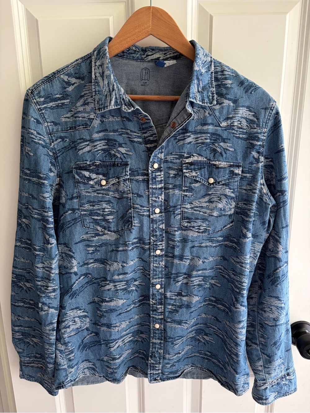 H&M Blue size M tiger stripe Denim- Button-Down Shirt. Pearl buttons. So cool.